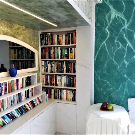 아파트 Executive Junior With Balcony Full View 헐소니소스